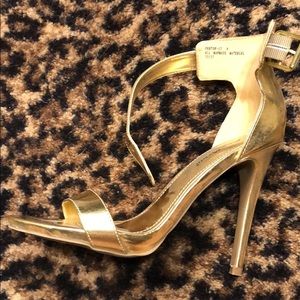 Gold heel shoes 4”
